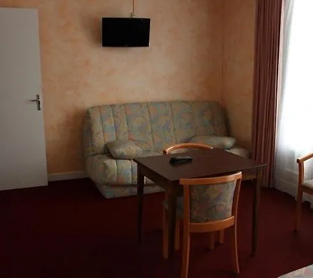 Metropole Hotel 2*